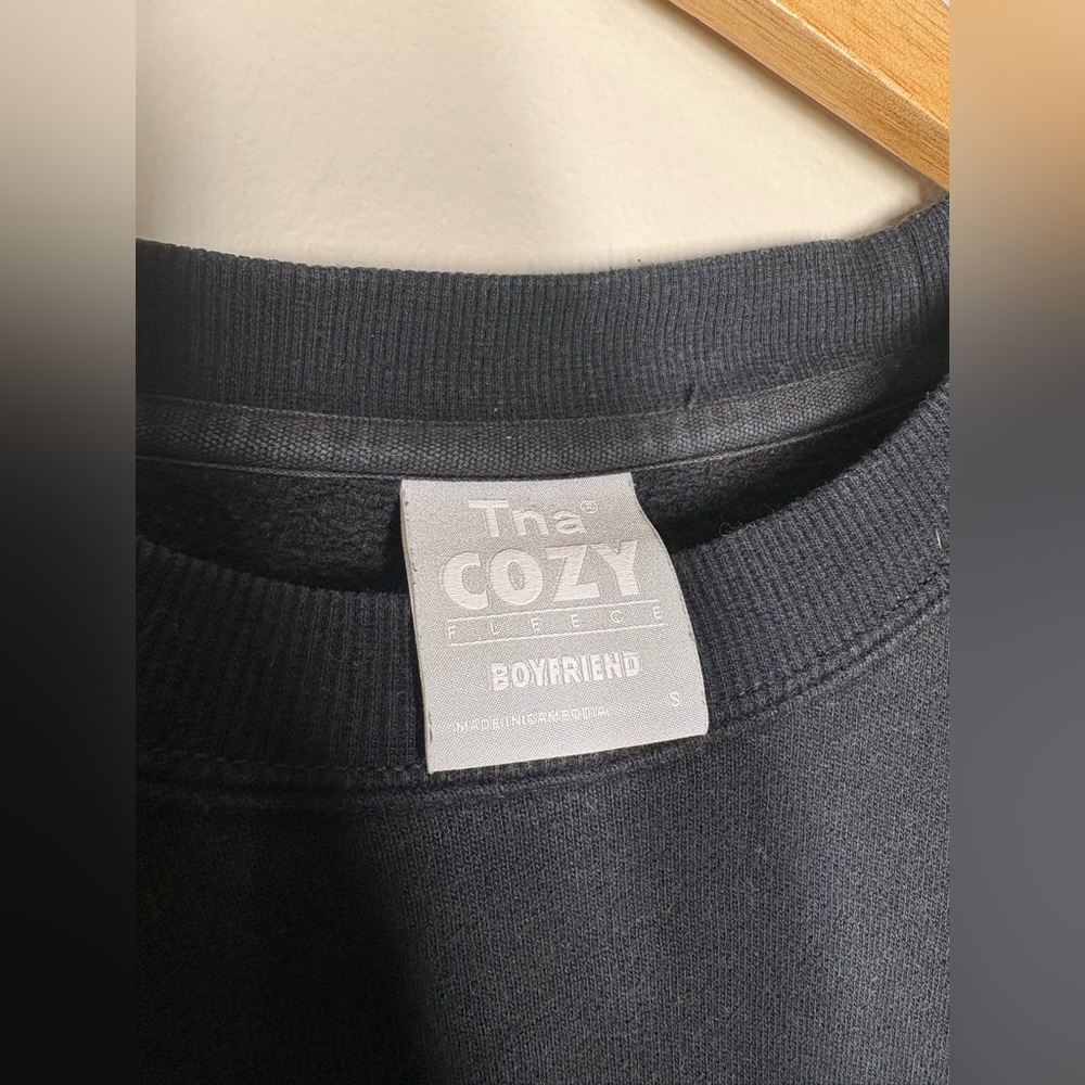 TNA Cozy Fleece Boyfriend Classic Black Crew Neck Sweater - Picture 4 of 7